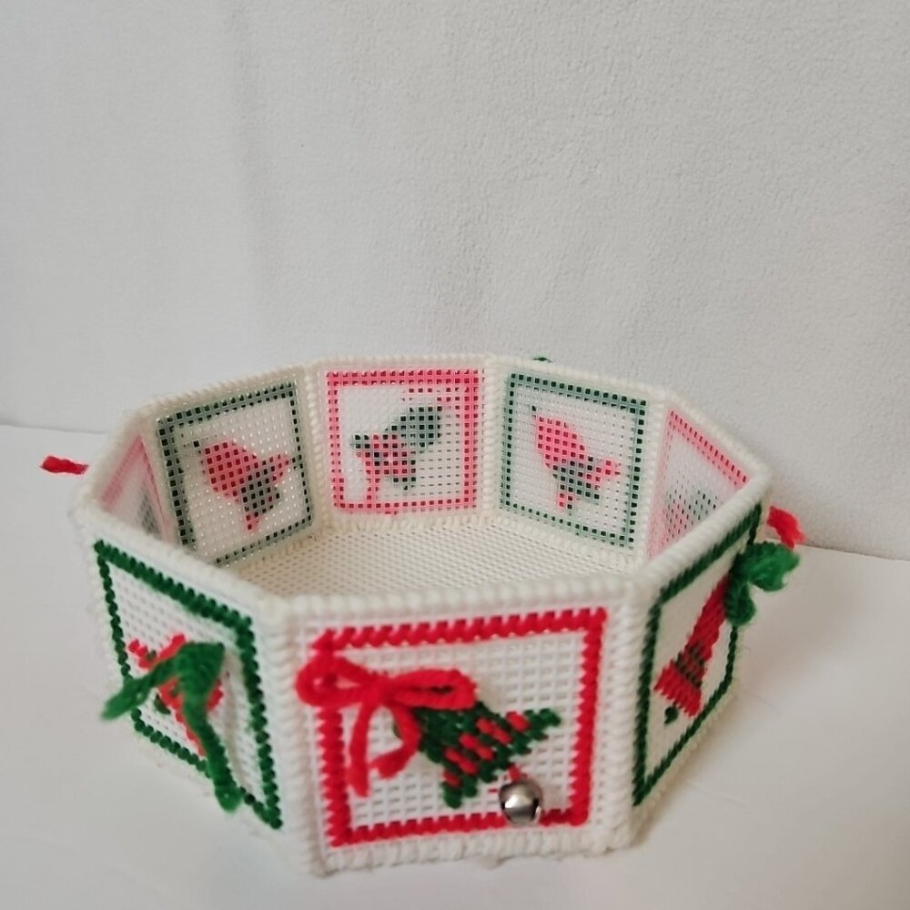 Vtg Plastic Canvas Centerpiece Bowl Christmas Bells Cards Candy Finished Craft